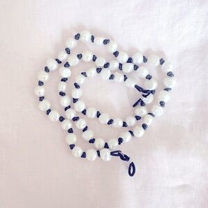 DAILY PEARLS Knotted Pearl Glasses Chain - great for readers!
